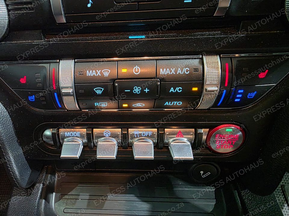 2020 Ford Mustang 2.3 Auto photo 14