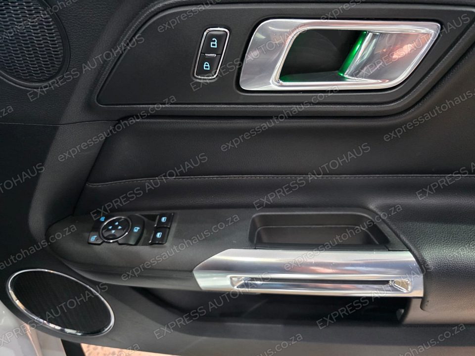 2020 Ford Mustang 2.3 Auto photo 17