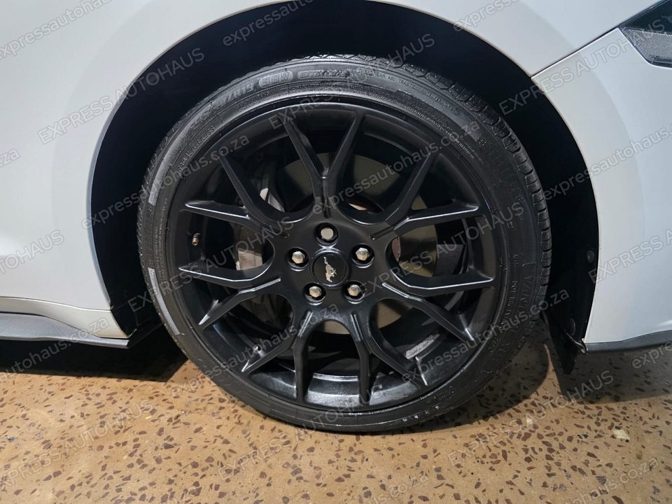 2020 Ford Mustang 2.3 Auto photo 11