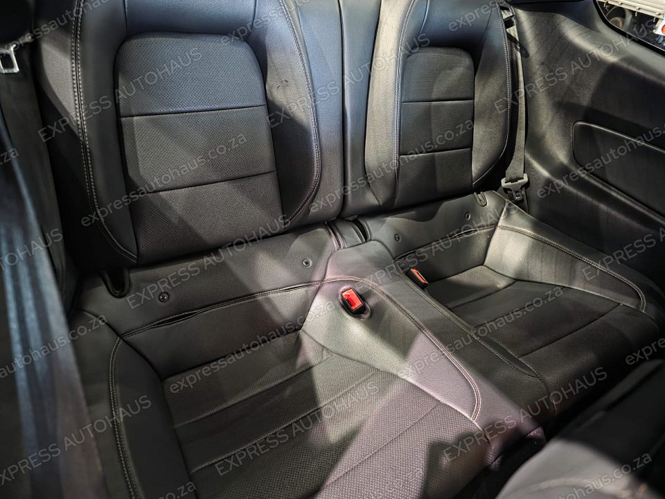 2020 Ford Mustang 2.3 Auto photo 13