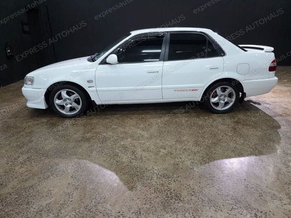 2001 Toyota Corolla RXi photo 2