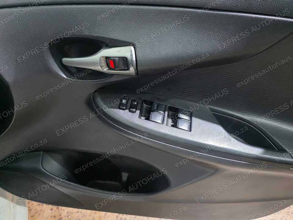 2018 Toyota Corolla Quest 1.6 Auto photo 9