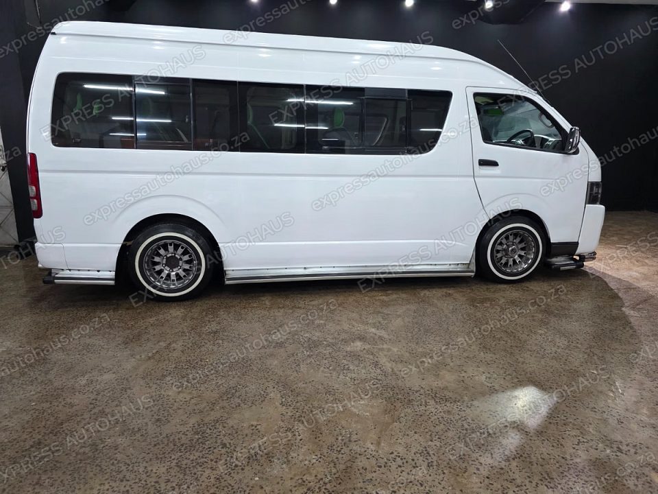2009 Toyota Quantum 2.7 14-seat photo 8