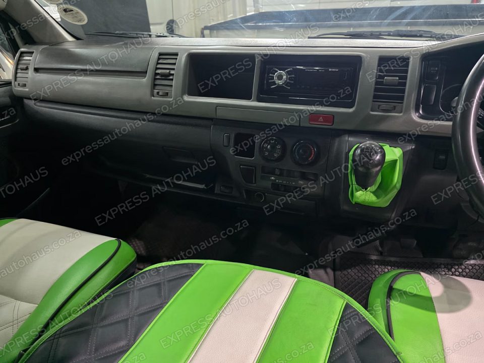2009 Toyota Quantum 2.7 14-seat photo 14