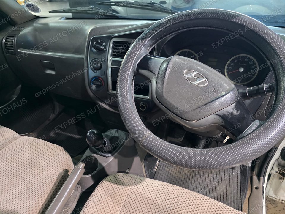 2013 Hyundai H100 Bakkie 2.6D Dropside photo 12