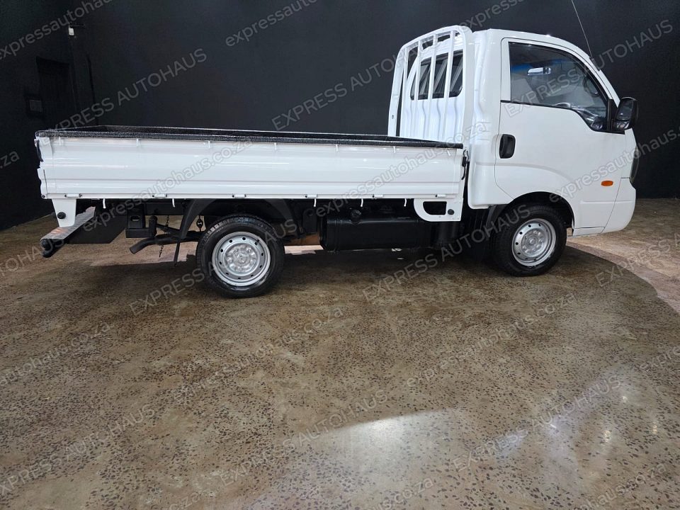2015 Kia K-Series Pick-Up K 2500 Single-Cab photo 4