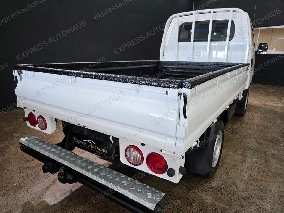 2015 Kia K-Series Pick-Up K 2500 Single-Cab photo 7