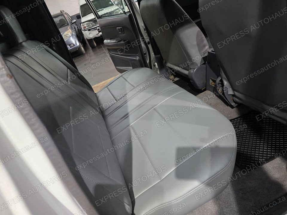 2004 Toyota Hilux 2700i Raider Raised Body Double-Cab photo 13