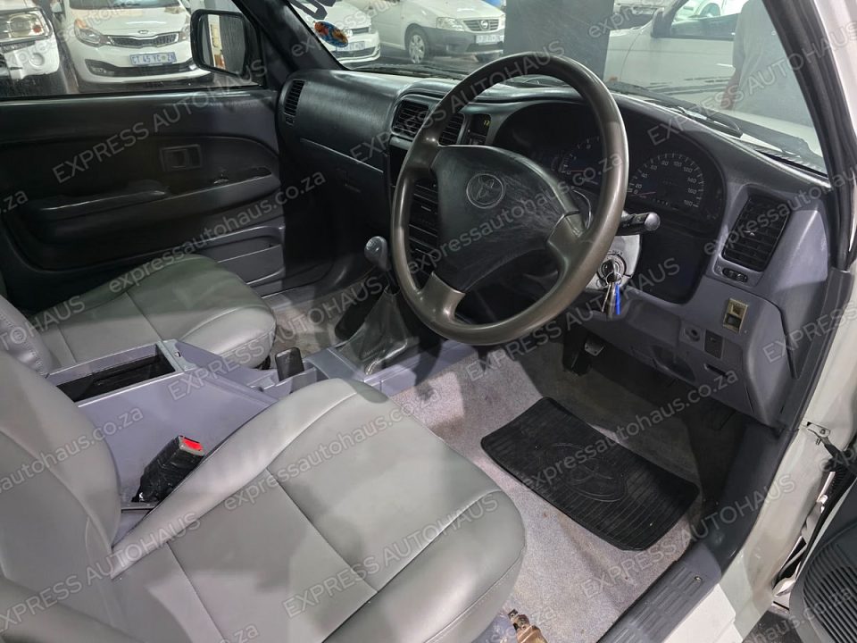 2004 Toyota Hilux 2700i Raider Raised Body Double-Cab photo 15