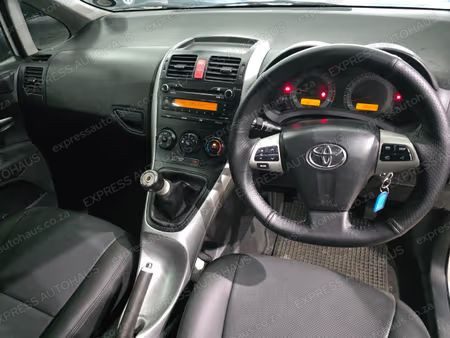 2011 Toyota Auris photo 11
