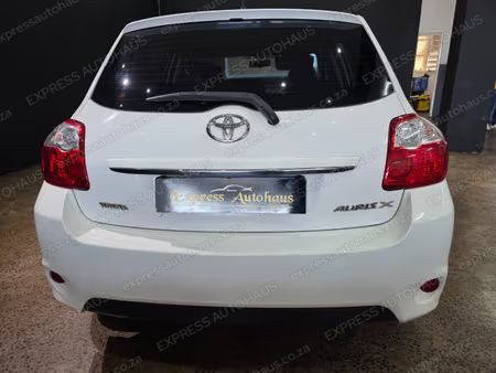 2011 Toyota Auris photo 6