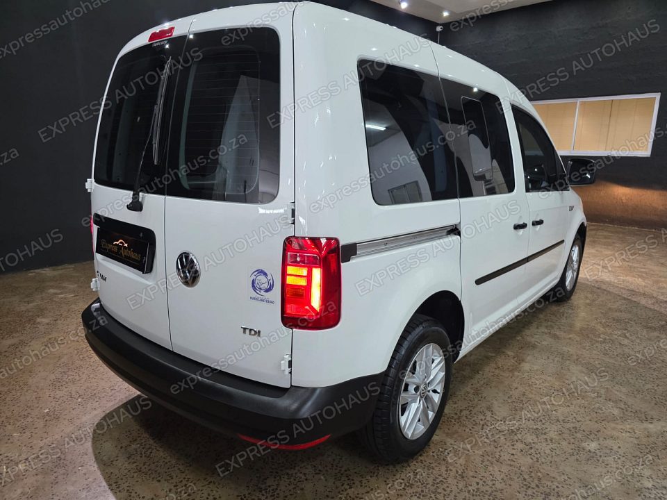 2017 Volkswagen Caddy CrewBus 2.0 TDI photo 5